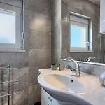 Mm * Podstrana