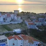 Mm * Podstrana