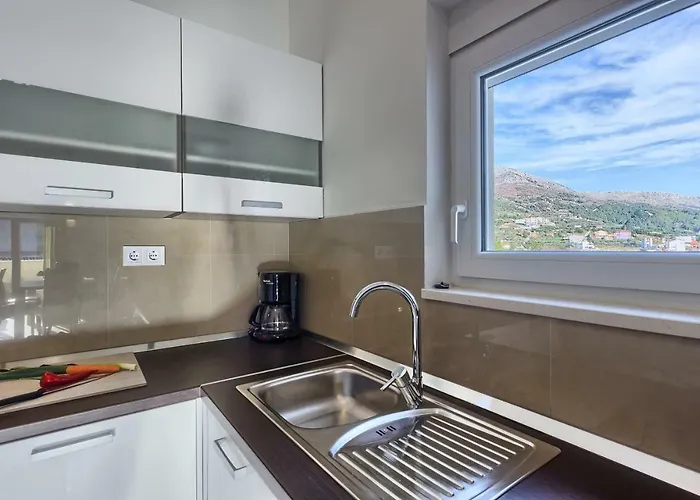 Mm فيلة بودْسْتغانا