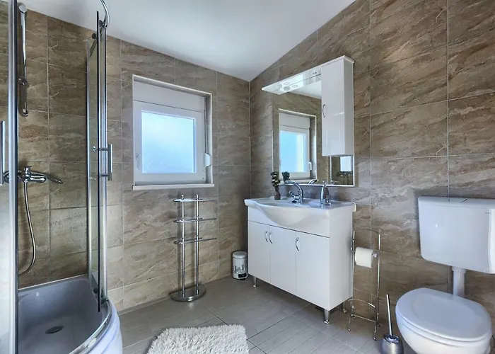 Mm * بودْسْتغانا