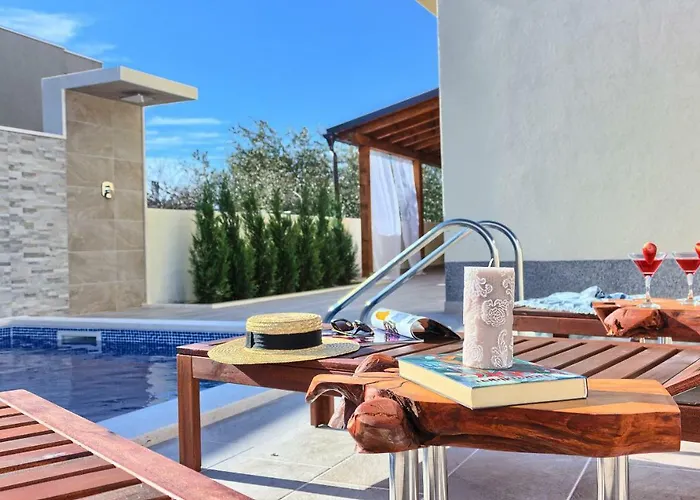 Mm * بودْسْتغانا