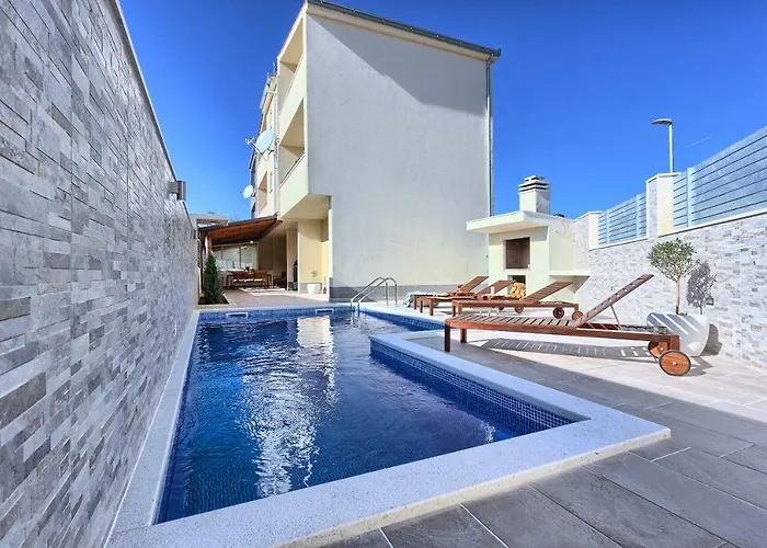 Mm فيلة بودْسْتغانا