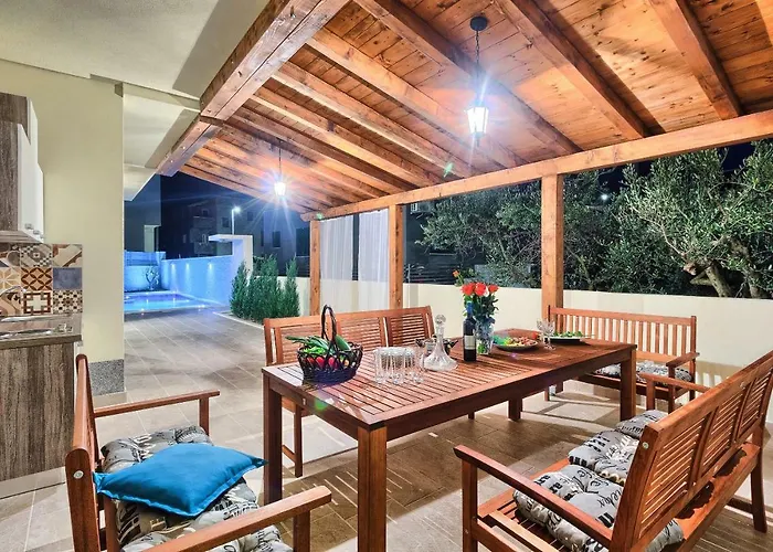 Mm فيلة بودْسْتغانا