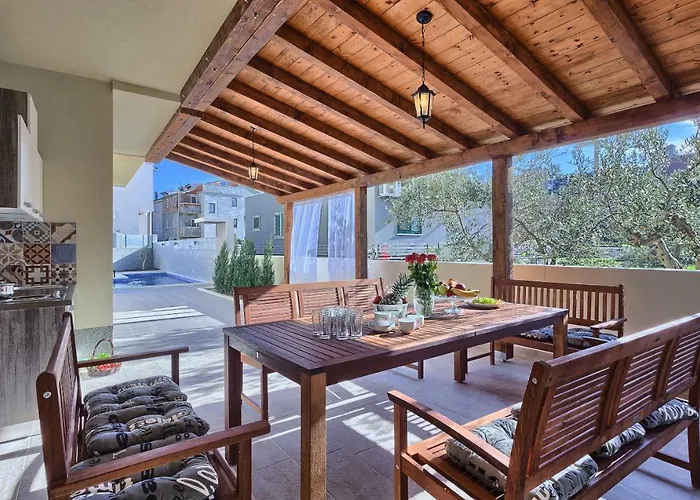 فيلة Mm بودْسْتغانا