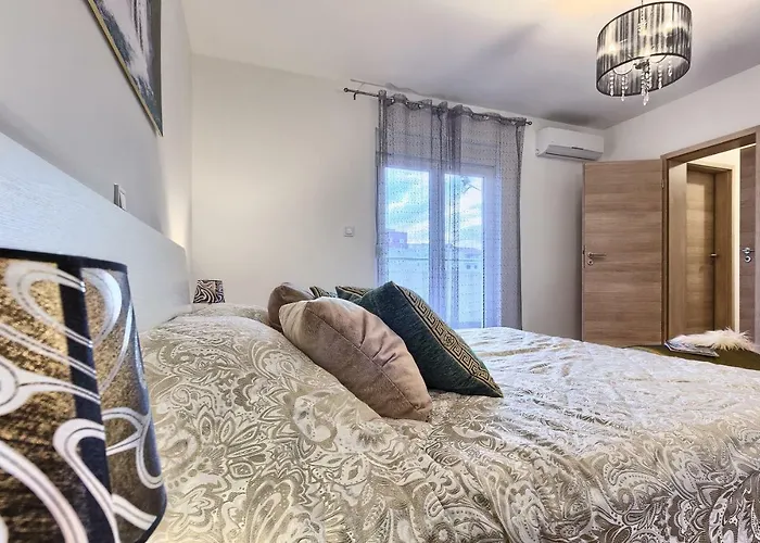 Mm فيلة بودْسْتغانا