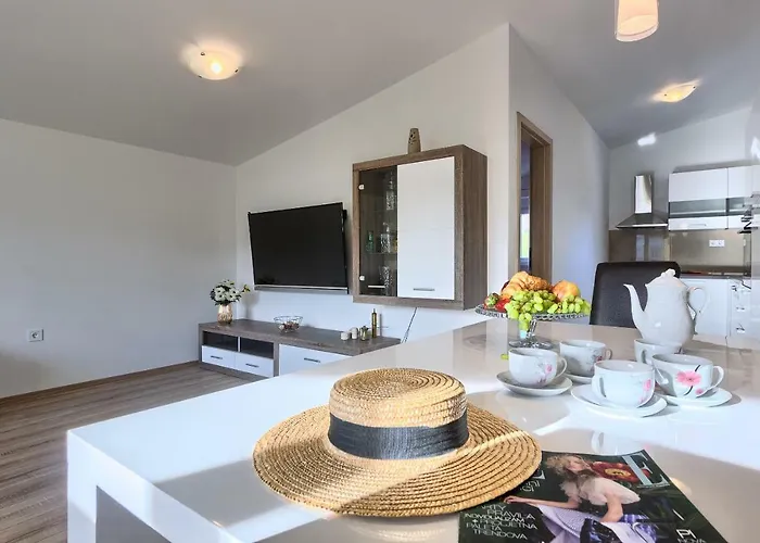 Mm فيلة بودْسْتغانا