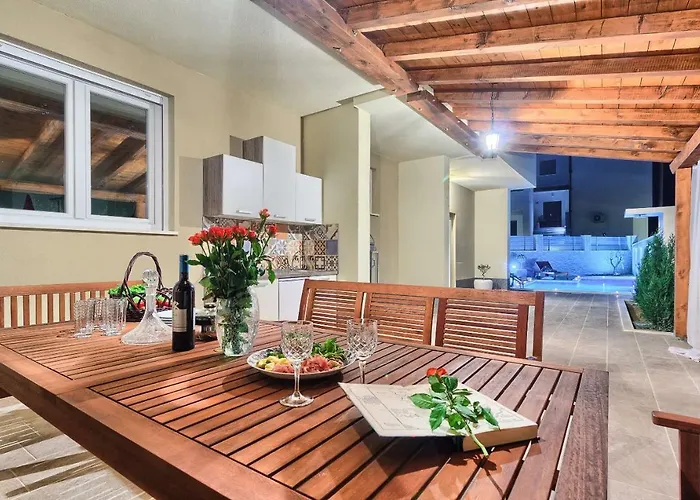 فيلة Mm بودْسْتغانا