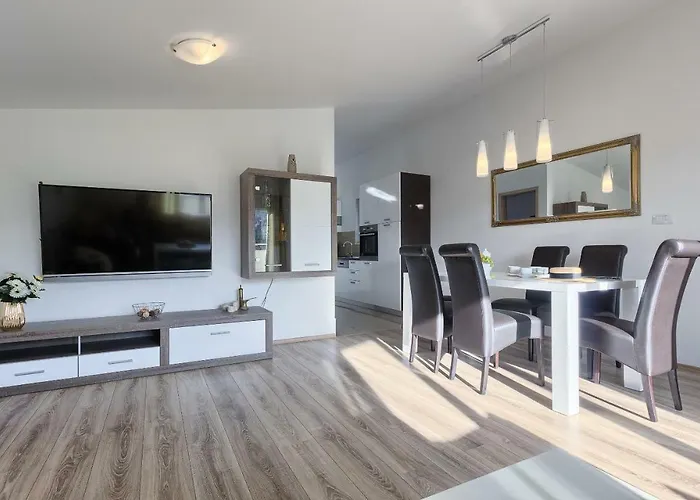 Mm * بودْسْتغانا