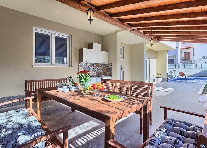 Mm * بودْسْتغانا