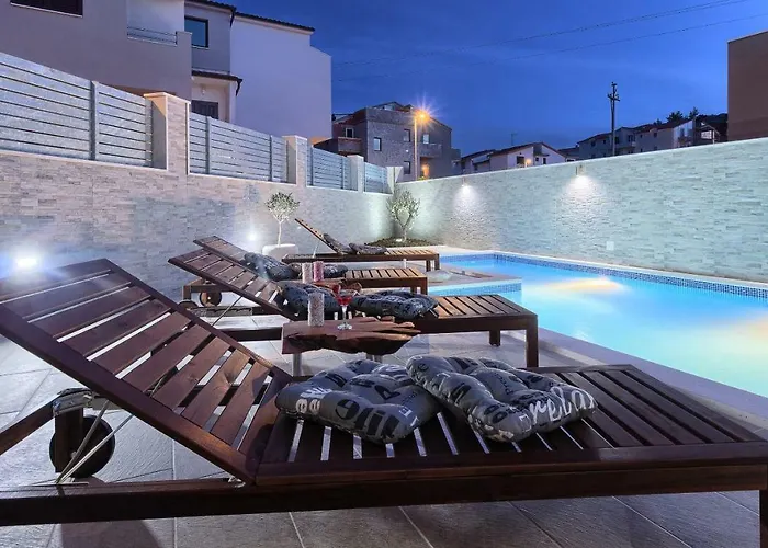 Mm فيلة بودْسْتغانا