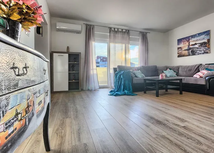 Mm فيلة بودْسْتغانا