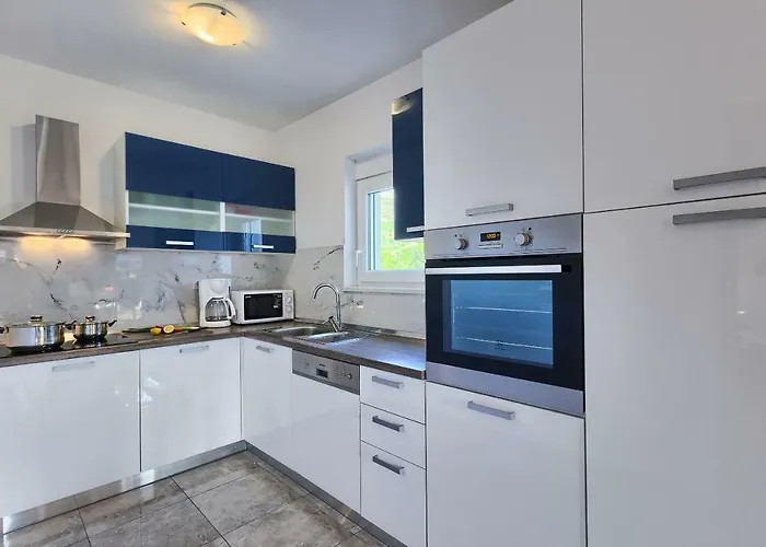 Mm فيلة بودْسْتغانا