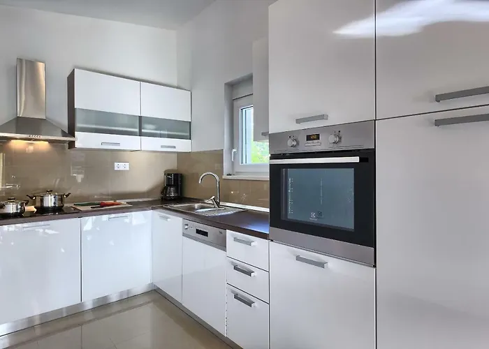 Mm بودْسْتغانا